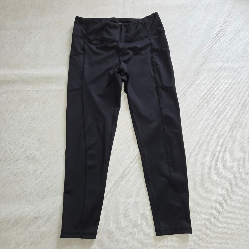Pro Player Woman's black wicking 3/4 black leggings size M